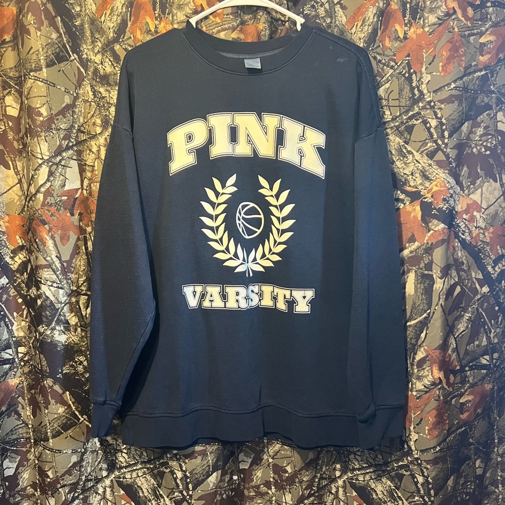 VS PINK campus crewneck NWT- PRICE FIRM